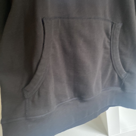 Boys Mitchell and Ness Black Raptors Hoodie in XL - Picture 5 of 12